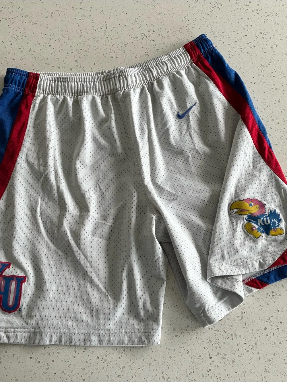 000 - VINTAGE 00s NIKE UNIVERSITY OF KANSAS KU JAYHAWKS Y2K MESH SHORTS